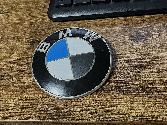 BMW エンブレムの部分ラッピング